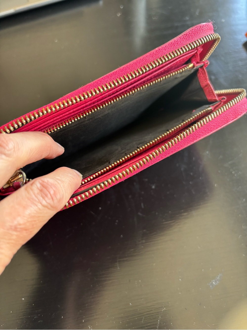 Gucci Pink Leather Zip-Around Wallet with Tassel - Picture 5 of 10
